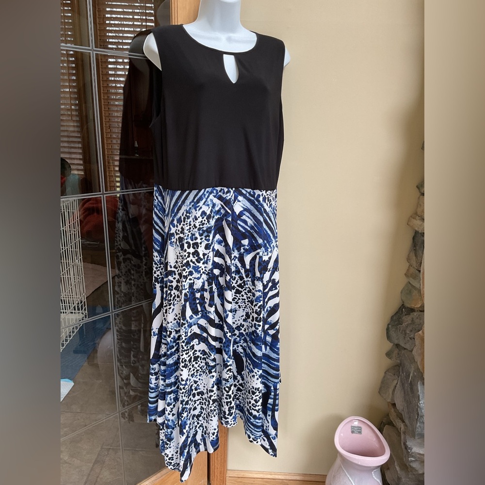 Chico’s ladies sleeveless handkerchief maxi dress. EUC.